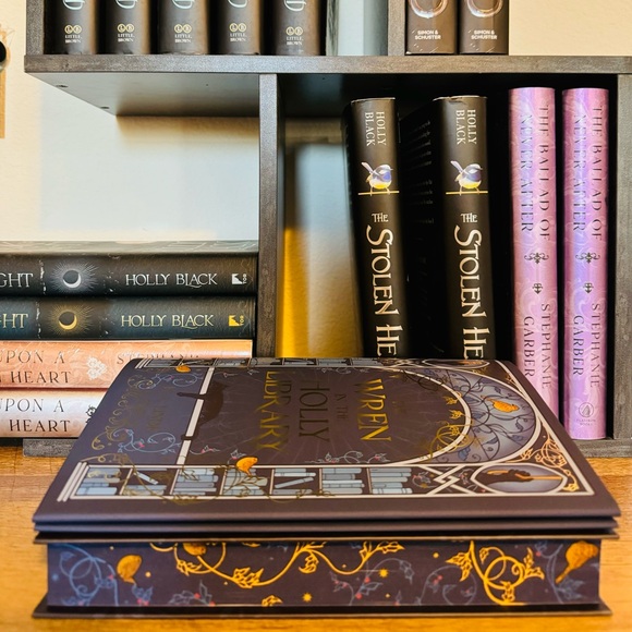 Fairyloot Exclusive Signed Edition The Wren In The Holly Library by K. A. Linde - Picture 12 of 13